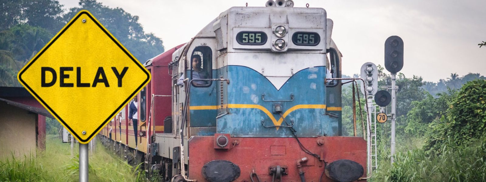 හබරණදී දුම්රියක් පීලි පනී